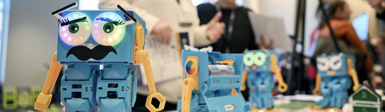 Teachers learning new robot technology in a professional development course